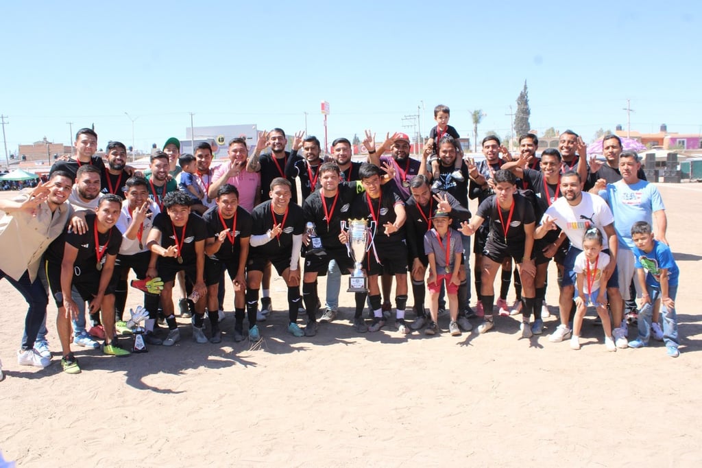 Tricampeón. Por tercera ocasión consecutiva el equipo de Industrias Diamante se conona en el Torneo de Semana Santa.