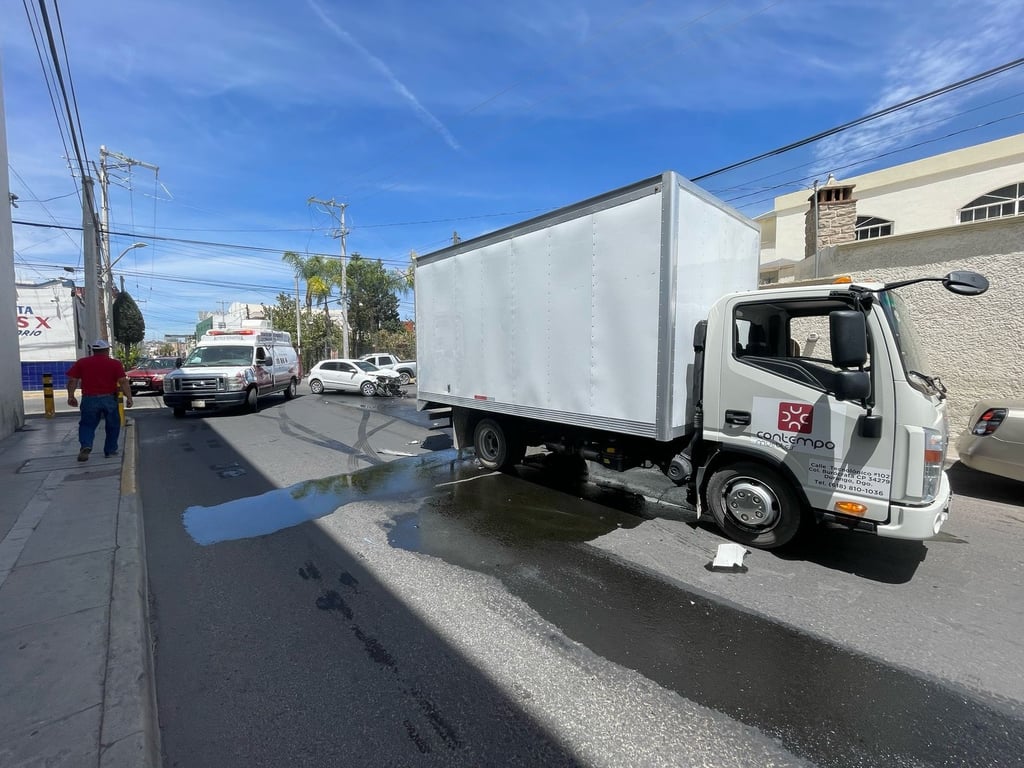 Choque provocó derrame de diesel en la colonia Burócrata