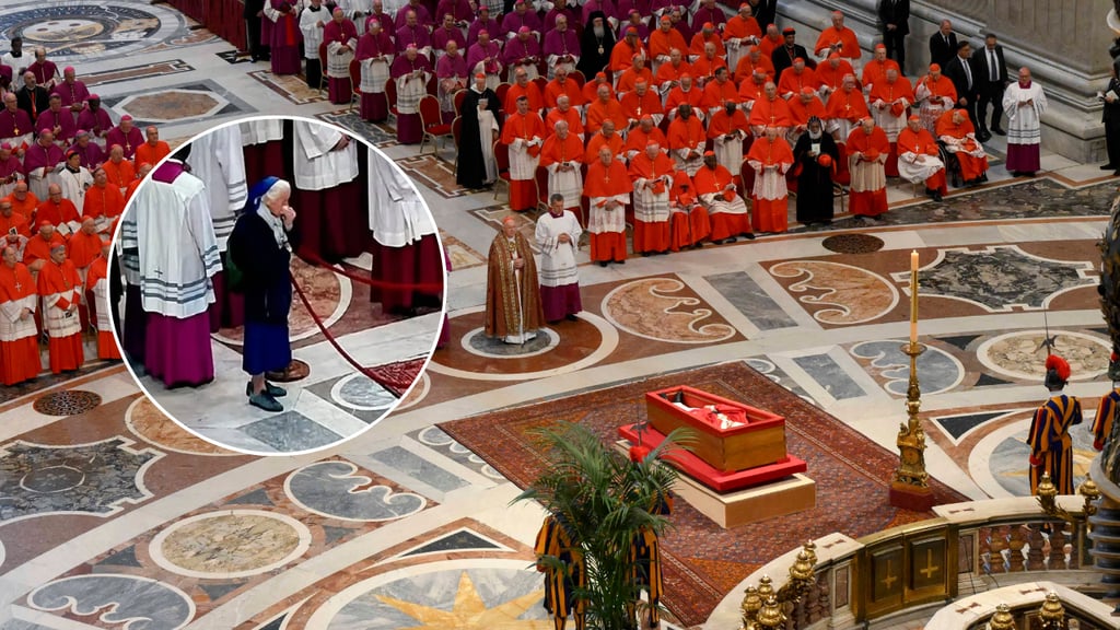 ¿Quién es la monja que rompió el protocolo para llorar al Papa Francisco en la Basílica de San Pedro