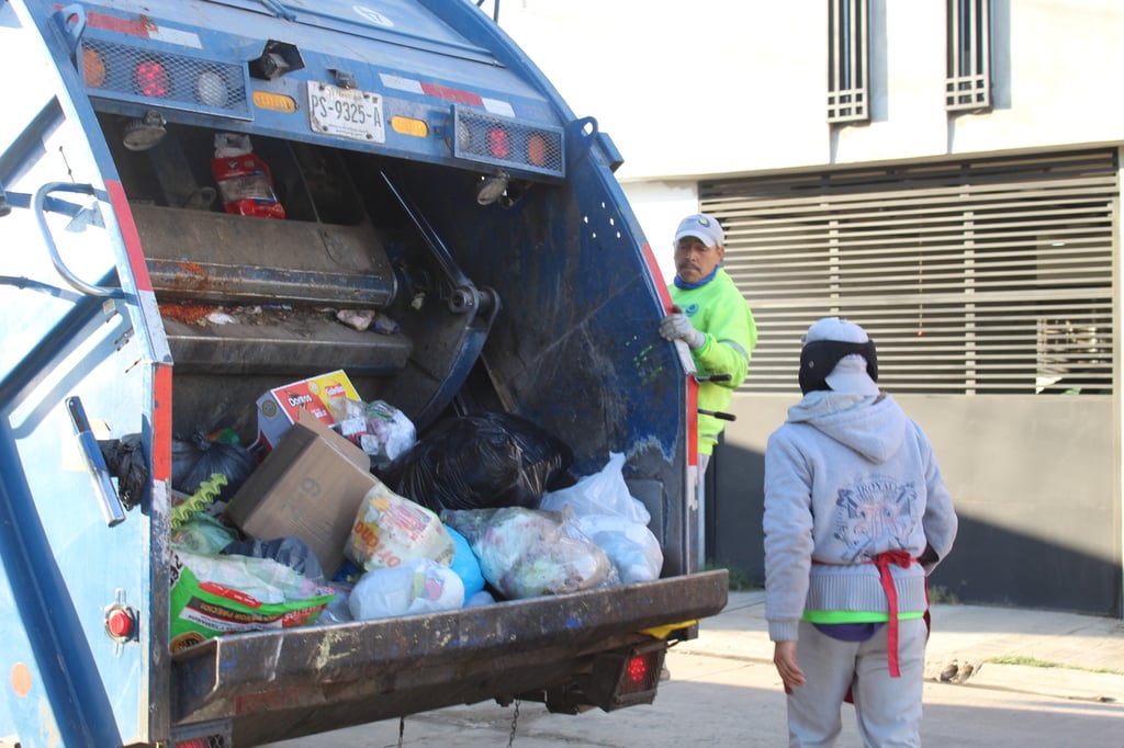 Desechos. Orgánico e inorgánico, latas o botellas, útiles e inútiles, adentro de cada camión hay muchas historias.