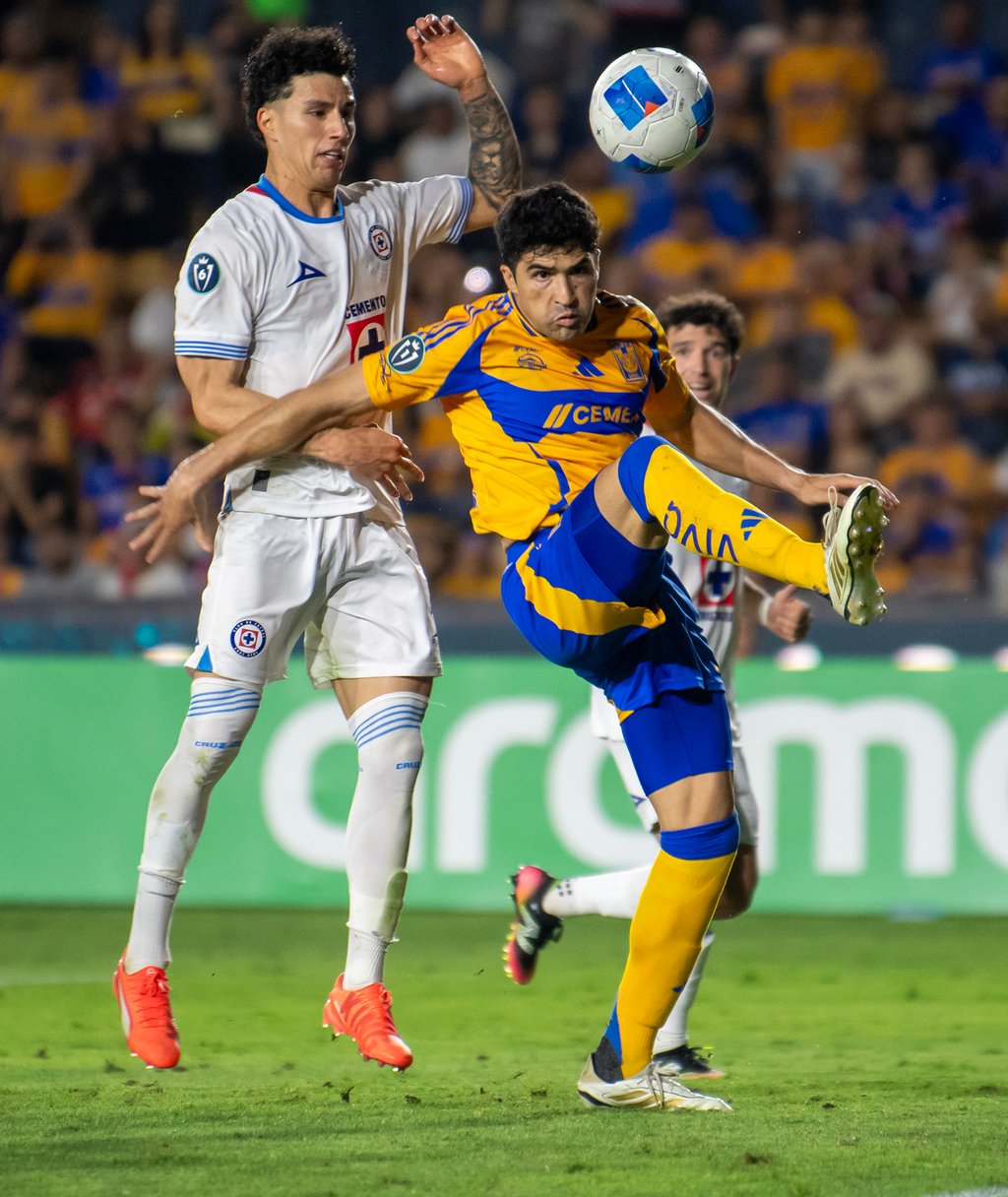 Igualada. - El Cruz Azul empató 1-1 en el estadio del Tigres UANL, en el comienzo de las semifinales de la Copa de Campeones de la Concacaf.