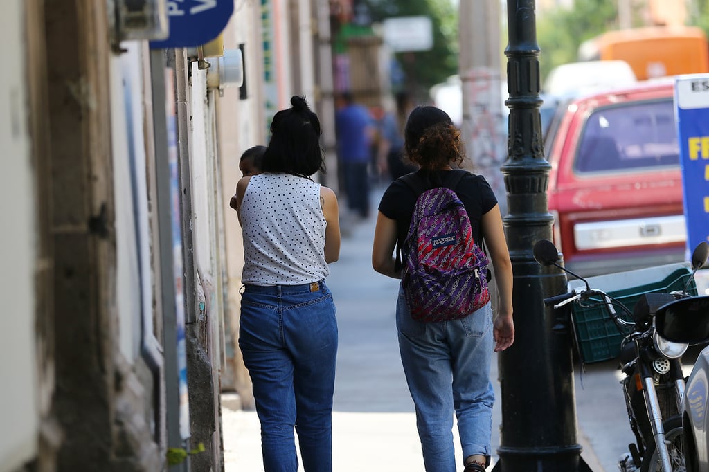 Educación. Tanto en el hogar como en las instituciones educativas se debe promover la salud sexual.