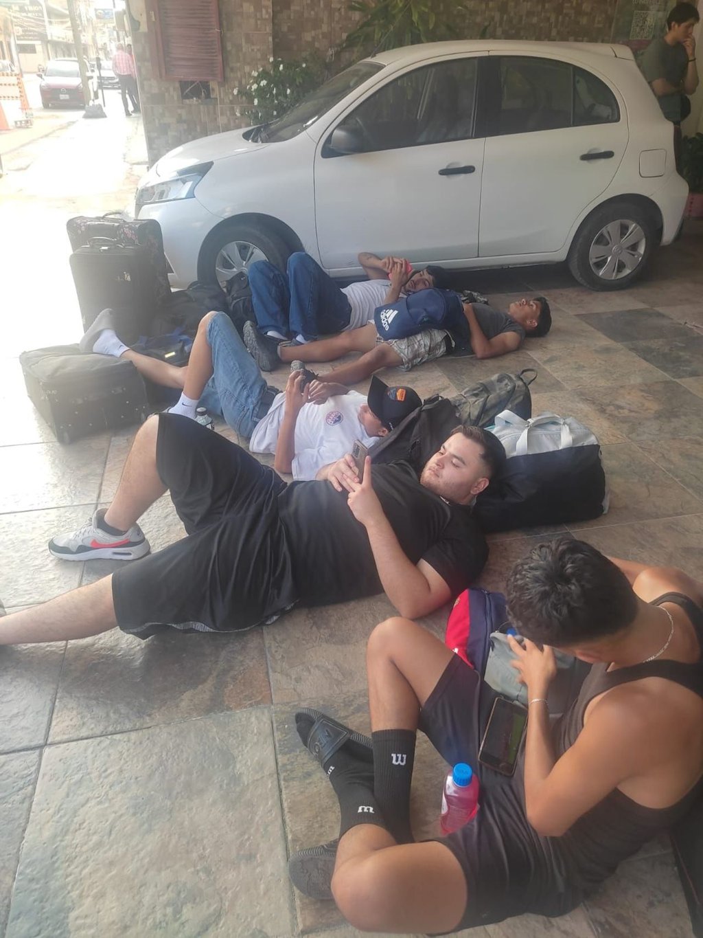 Contratiempo. Los atletas estuvieron esperando por horas a que sus habitaciones fueran desocupadas.