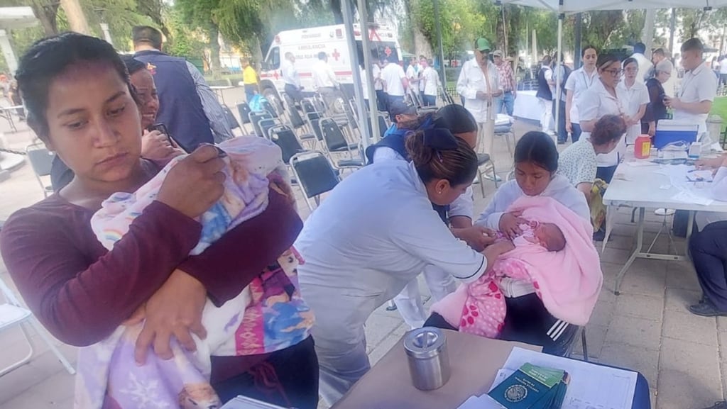 Situación. Aproximadamente el 10 por ciento de la población no tiene el esquema de vacunación general completo y de ellos un elevado porcentaje está por la pandemia del Covid, cuando varias familias se enfocaron más en vacunar contra ese problema, olvidándose del esquema general. Fecha. La campaña de vacunación inició este lunes y concluirá el martes 6 de mayo en los centros de salud y en centros comerciales.