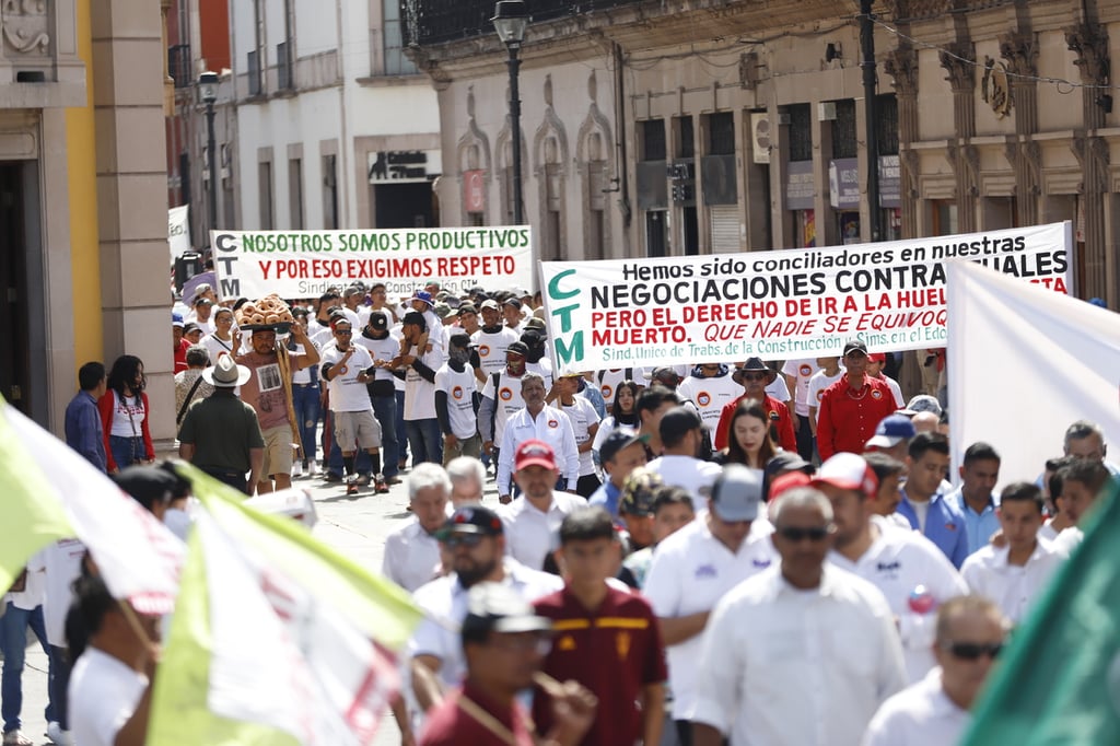 Distinto. No estarán las autoridades escuchando las demandas de los trabajadores.