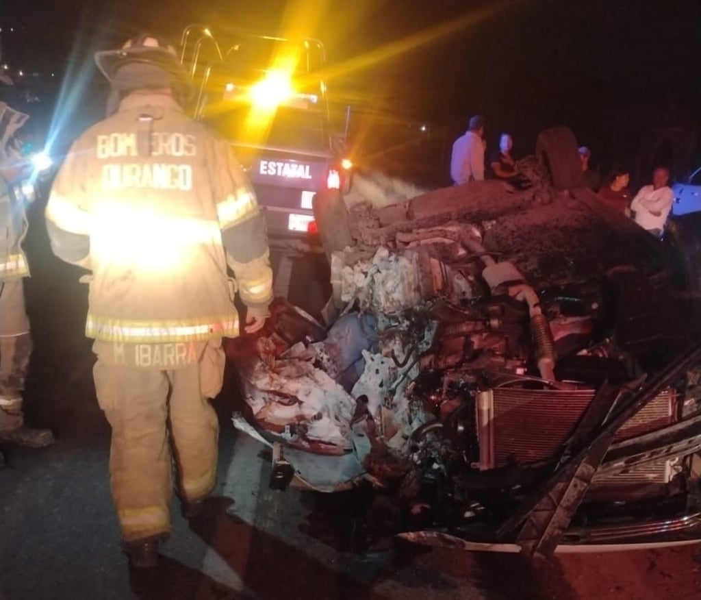 Luto. Un hombre de 36 años de edad perdió la vida al chocar contra el muro de contención de la carretera Durango-Parral y después volcar.