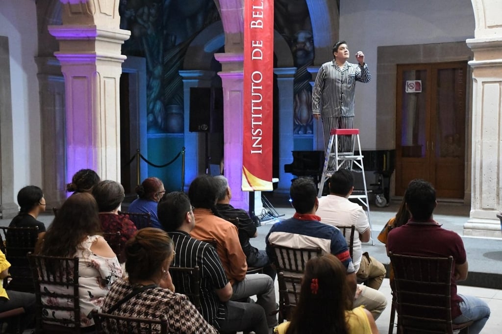 Historia. Este monólogo cuenta la historia de Avraham, un  judío, que se esconde en el sótano de su casa para no ser atrapado por el ejército al servicio de Hitler.