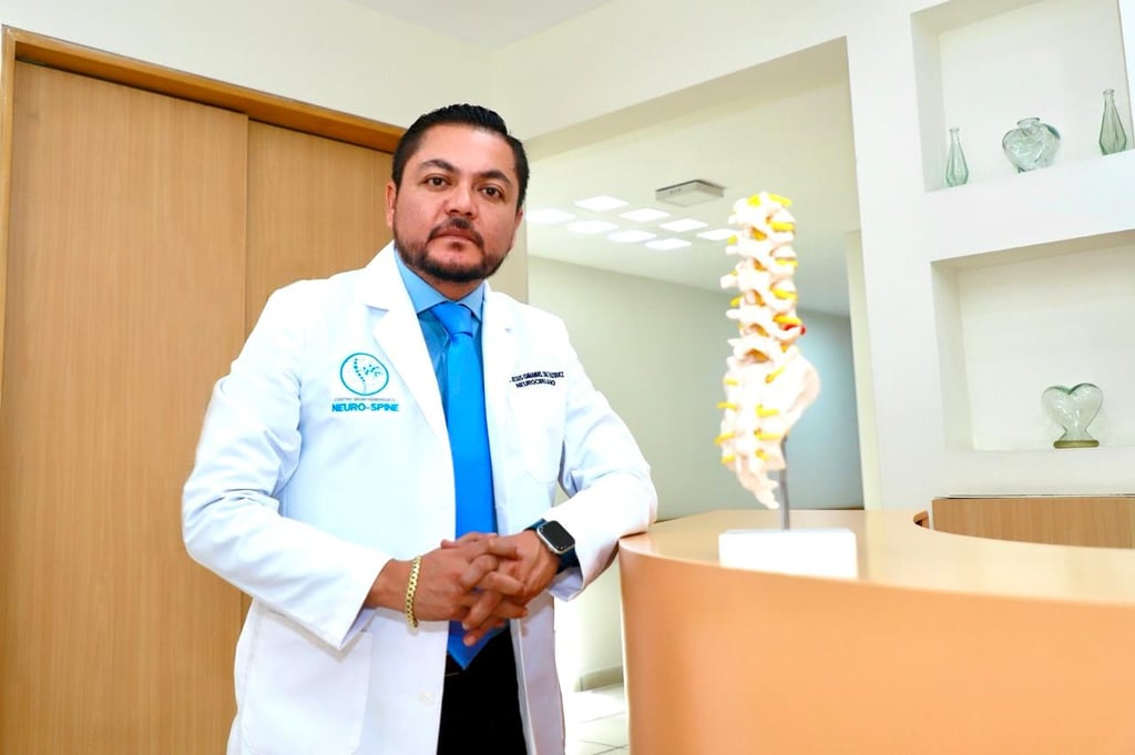 El Dr. Jesús Emmanuel Díaz es especialista en Neurocirugía, Columna Vertebral y Medicina Regenerativa.