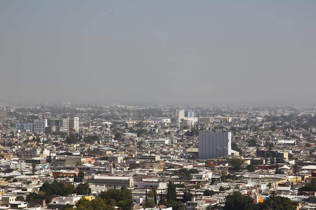 Contaminación. El cielo azul que caracterizaba a la ciudad se ha visto diferente y con mala calidad del aire.
