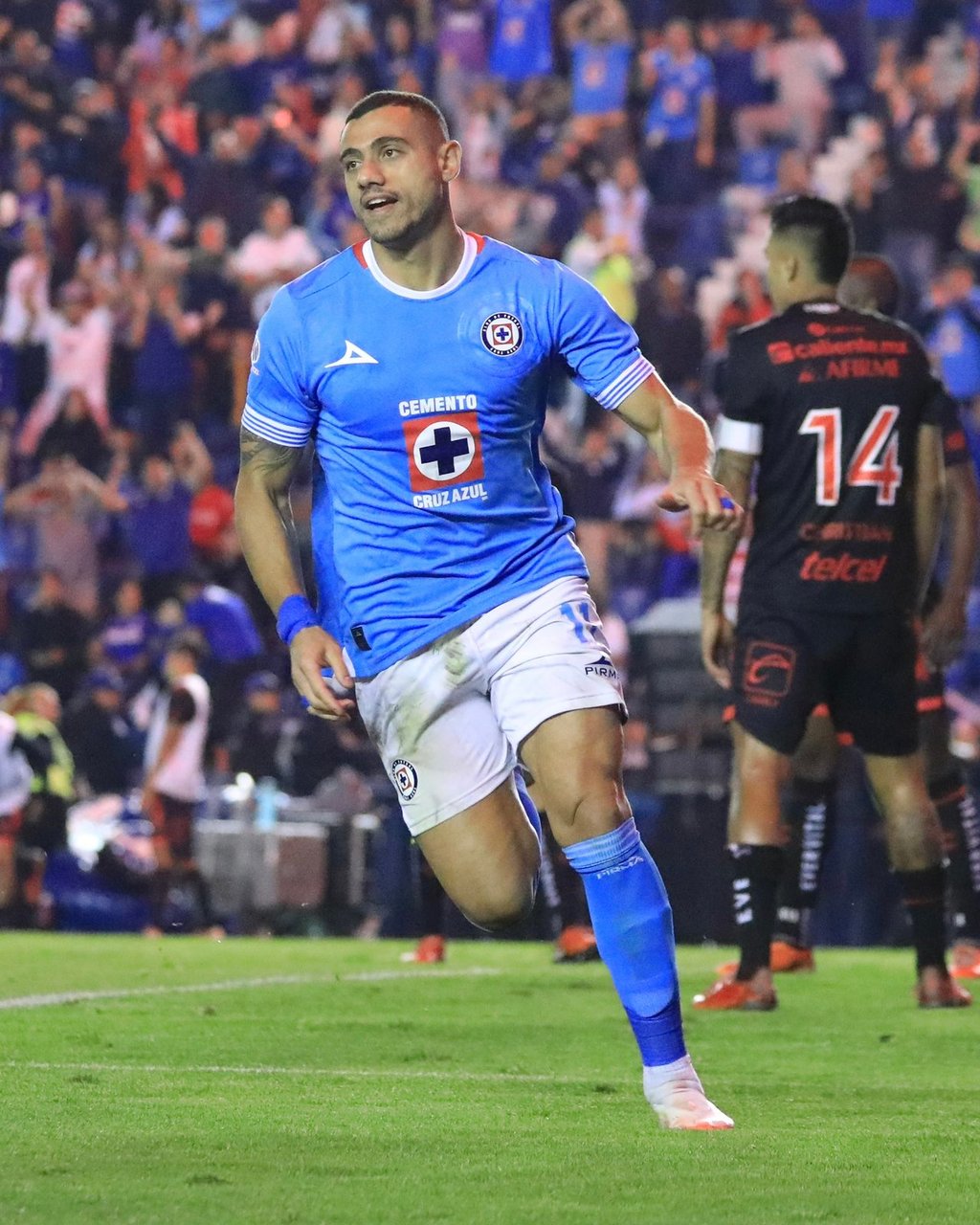 Lástima. El helénico llegó al balompié azteca con cartel de crack, pero las lesiones y falta de minutos han mermado su desempeño.