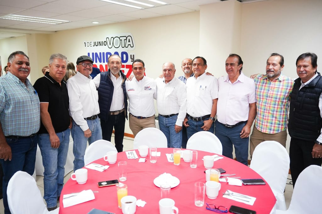 Técnicos acompañan a Toño en su visión de una ciudad moderna e inteligente