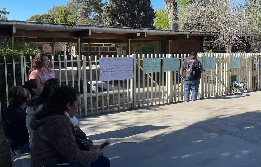 Antecedentes. Las dos recientes denuncias púbicas de las que se tuvo conocimiento contra maestros fueron en marzo y en una secundaria, la EST 19.