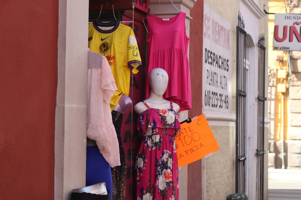 Inventario. Desde artículos deportivos, hasta vestidos, en estos bazares se puede encontrar de todo a buen precio.