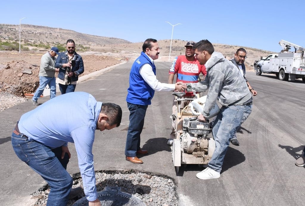 Detalles. El alcalde Bonifacio Herrera hizo un recorrido de supervisión de los avances del proyecto.