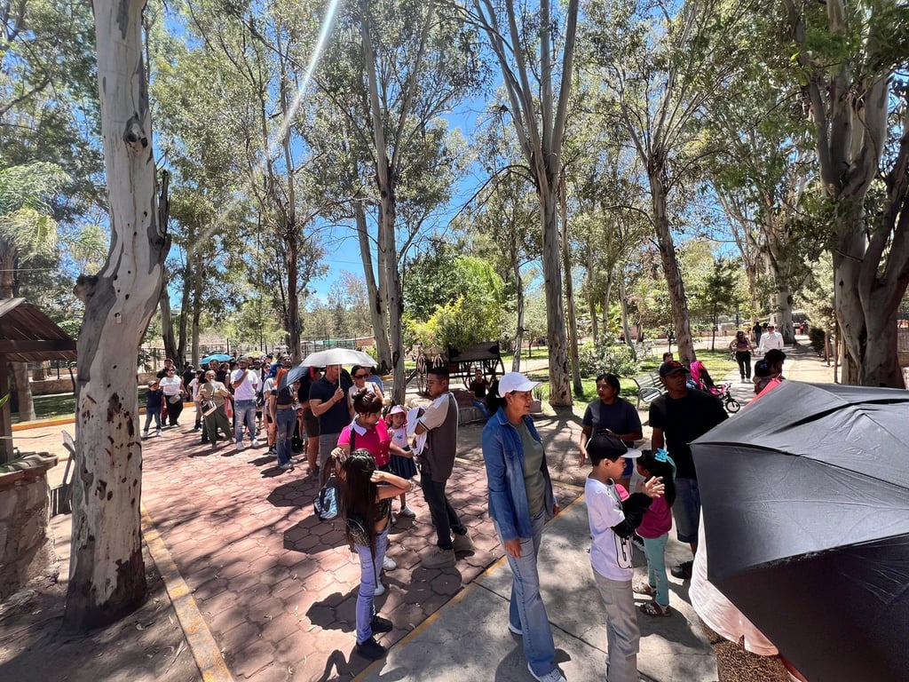 Filas. Sorprendió la gran cantidad de personas esperando el momento para pagar su entrada y poder ingresar.