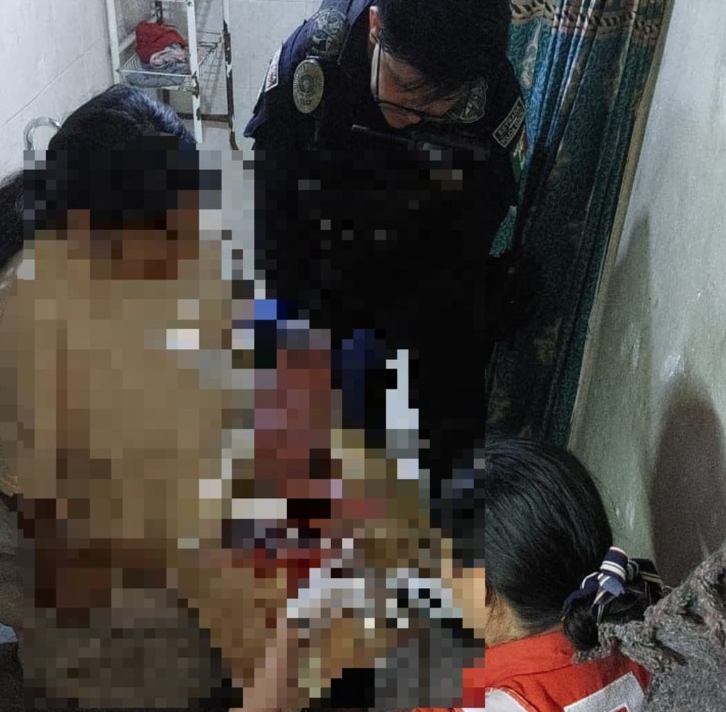 Labor. En trabajo en conjunto, policías estatales y técnicos en urgencias médicas de la Cruz Roja ayudaron a una mujer que tuvo un parto fortuito y el bebé no respiraba. Los dos están estables.