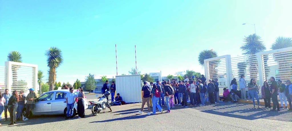 Demanda. Alumnos de la UTD cerraron el plantel educativo; piden nuevas elecciones estudiantiles.