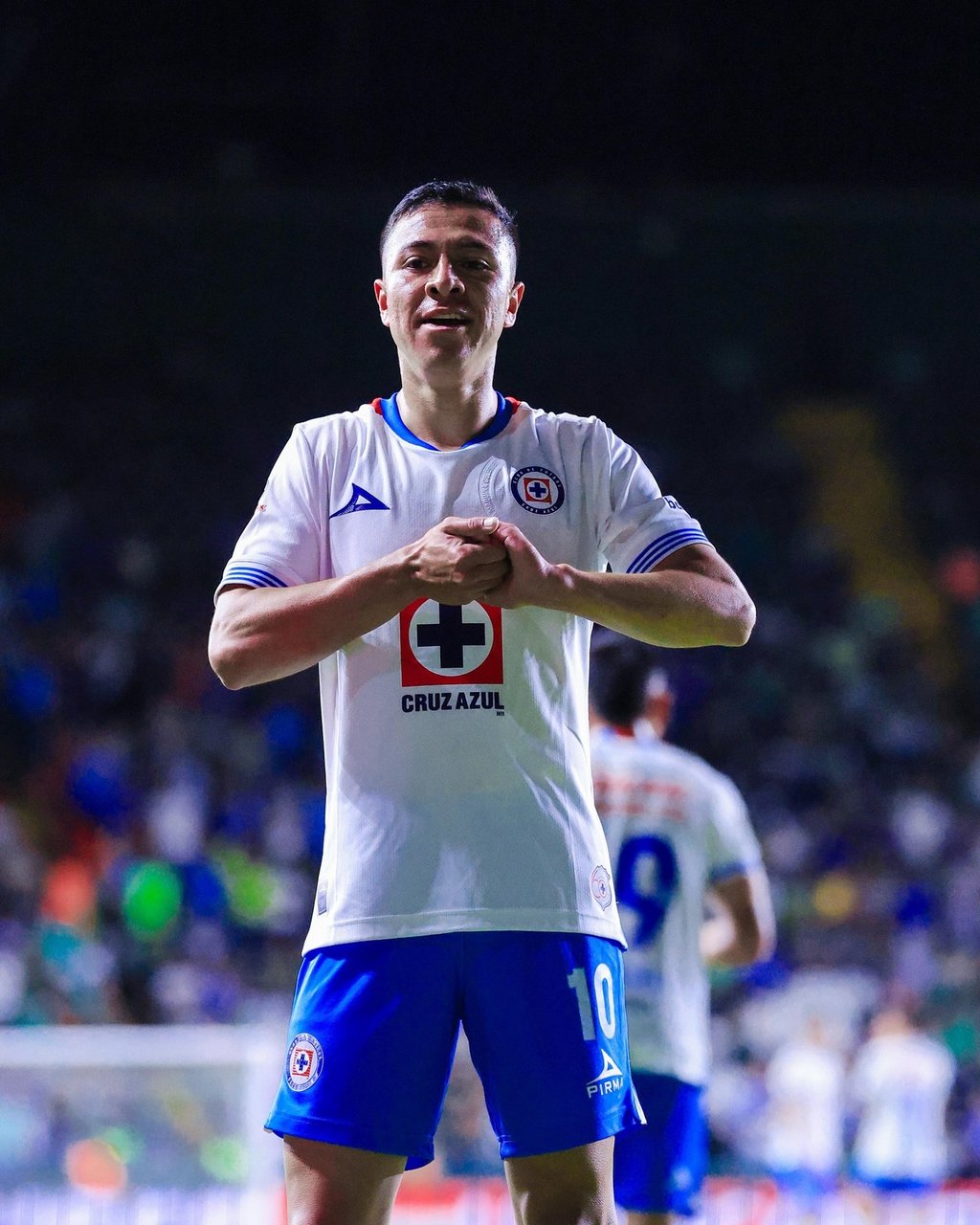 Ventaja. Cruz Azul sacó ventaja en la ida de los cuartos de final ante el León, que terminó el juego con 10 hombres.