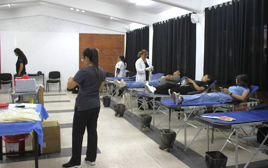 Resultado. Los alumnos que acudieron a donar sangre lo hicieron de corazón, pero la respuesta fue menor a la esperada.