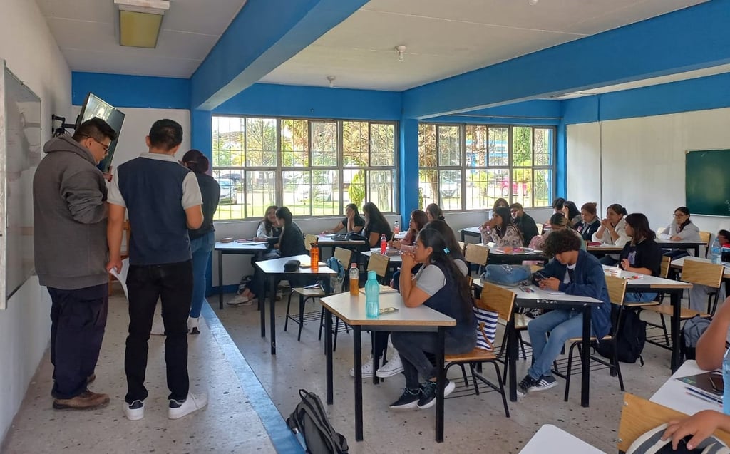 Sector. La modalidad semiescolarizada es para quienes no han logrado terminar la Educación Media Superior y trabajan.