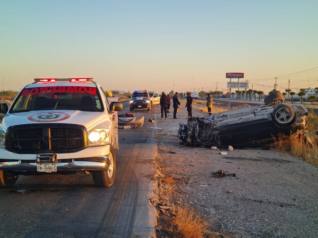 Accidente. Murieron dos hombre tras una volcadura en Gómez Palacio; salieron disparados del vehículo.
