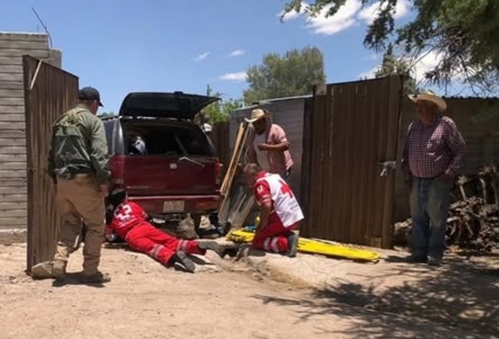 Auxilio. El trabajo en coordinación de diferentes corporaciones permitió el rescate de un hombre prensado por una camioneta.