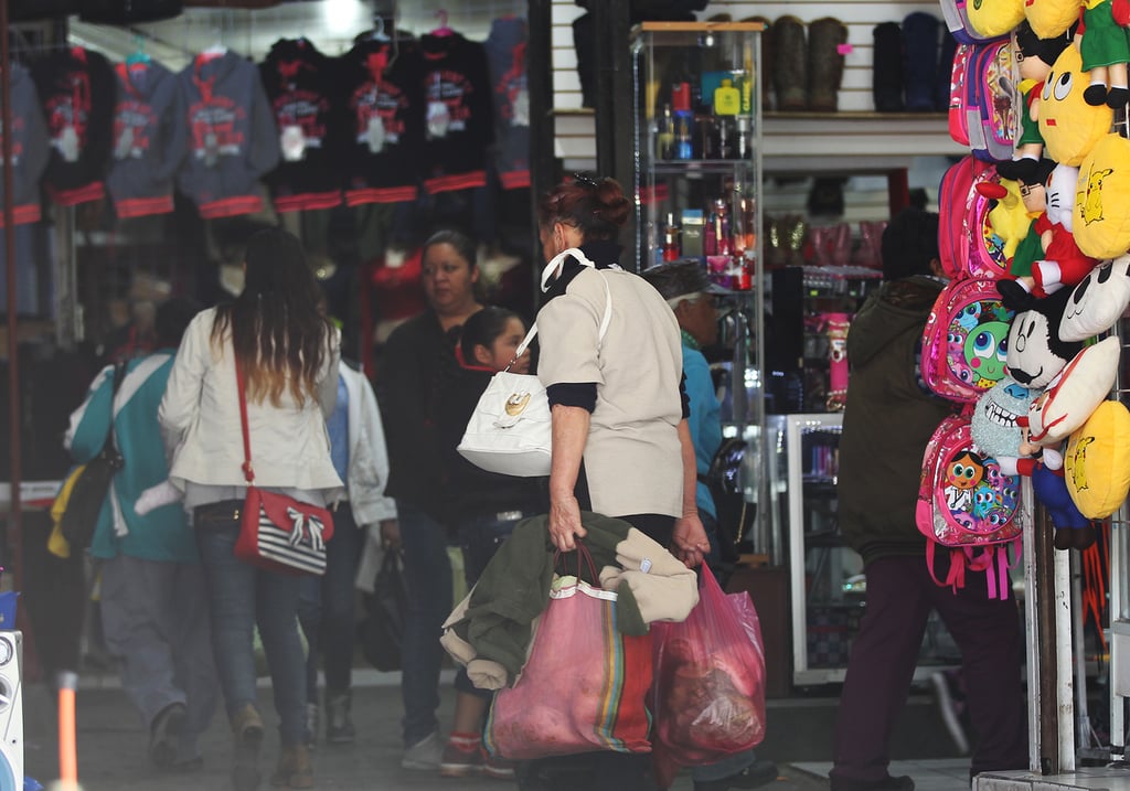 Regalos. Por las celebraciones en el marco del Día de las Madres, se genera gran derrama económica para los comercios.