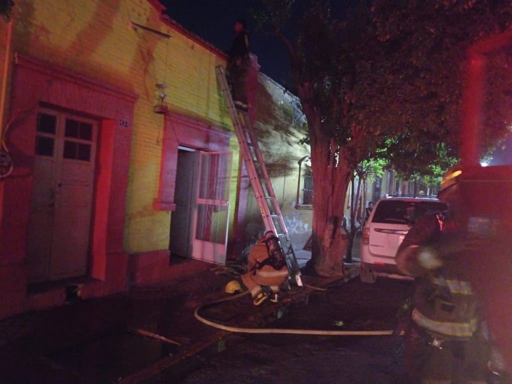 Incidente. Un fuerte incendio en un domicilio de Lerdo dejó múltiples daños materiales.