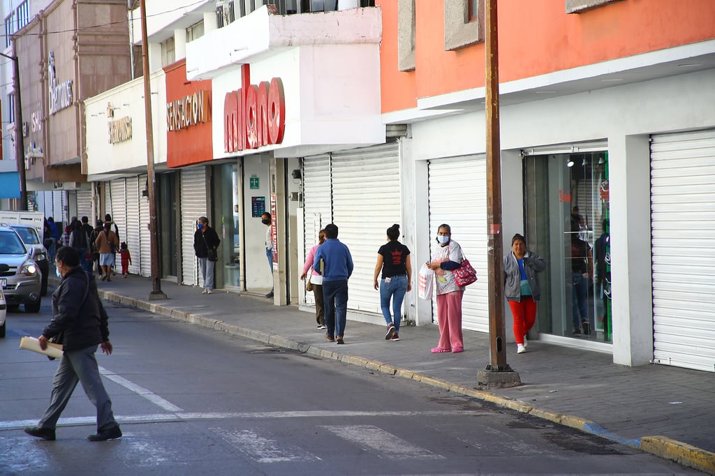 Informalidad. Aunque durante los días festivos siempre está presente el comercio informal, los comerciantes establecidos reportaron un aumento en las ventas.