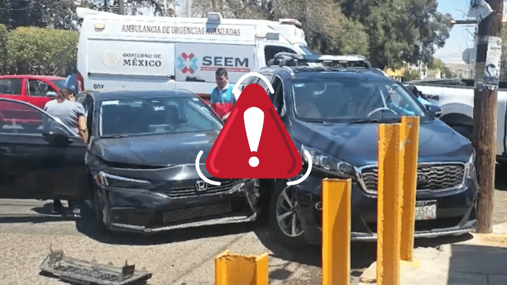 Por omisión de alto, par de coches colisionan en Negrete y Alberto Terrones