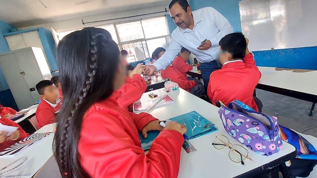 Lugares. Dentro de los mismos salones de clase de primaria se ha detectado la venta de comida 'chatarra' por parte de los mismos estudiantes; hacen su 'mercado negro'. Ese tipo de productos ha sido decomisado y a los alumnos se les aplica un correctivo.