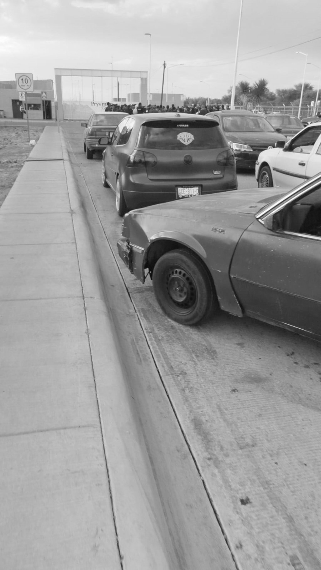 Inquietud. Los trabajadores manifestaron su inconformidad por la posibilidad de ser transferidos a otra empresa. 