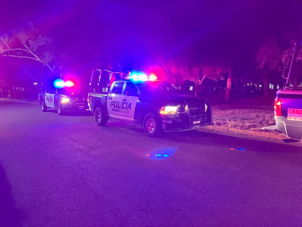 Acción. Un sujeto agredió a su pareja sentimental y hasta a su papá para después huir del lugar, presuntamente bajo los efectos de alguna droga.