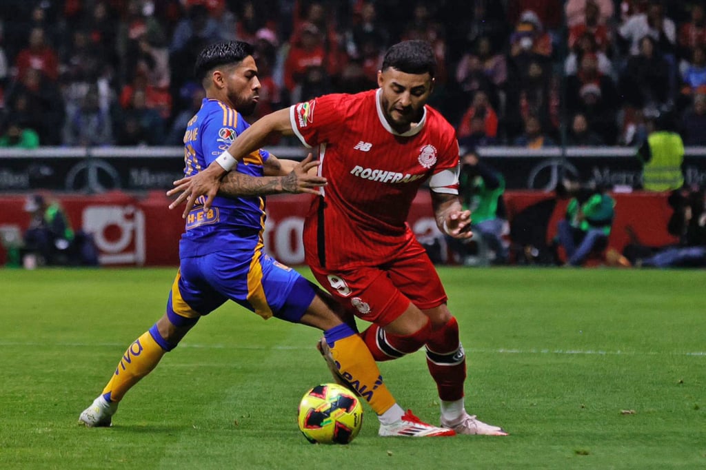 Acción. Tigres y Toluca encenderán las emociones cuando vuelvan a hacer rodar el balón en el Volcán en el partido de ida de las semifinales de la Liga MX.