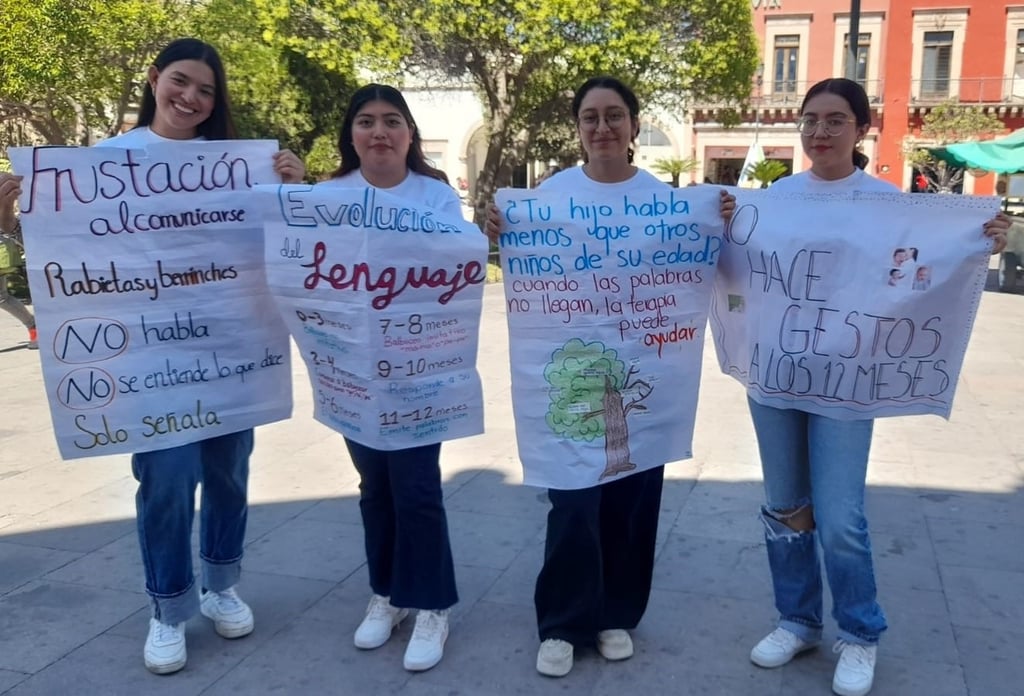 Promueven. Alumnas de Terapia de la Comunicación dieron a conocer la importancia de su labor y la prevención.