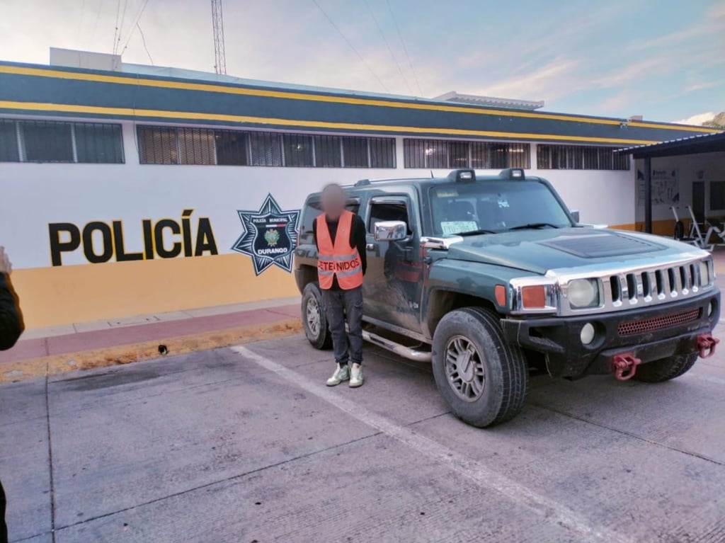 Acción. Elementos de la DMSP detuvieron a un hombre en un vehículo robado.