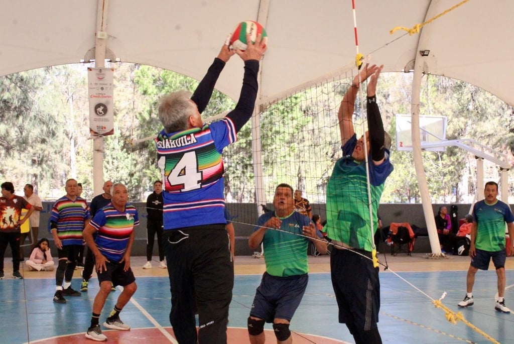 Acción. Este día continúan las acciones del Torneo de Cachibol 2025.