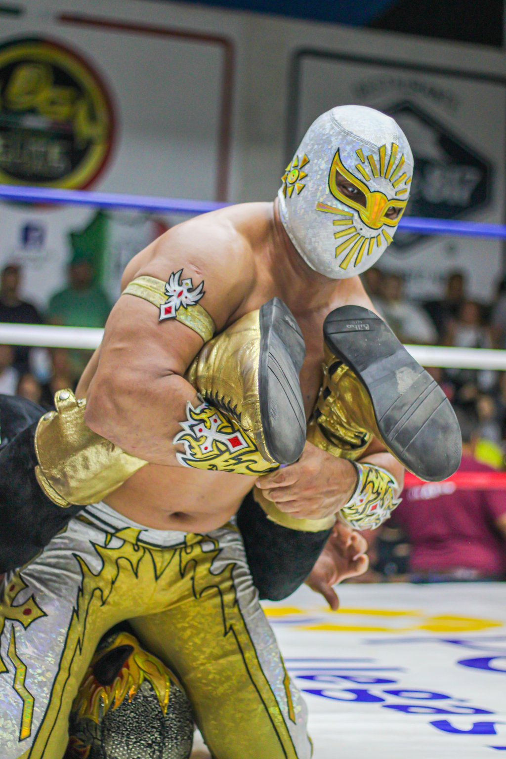 Campaña. La campaña 'Místico vs Los Fraudes' aprovecha la popularidad del luchador para promover la seguridad digital.