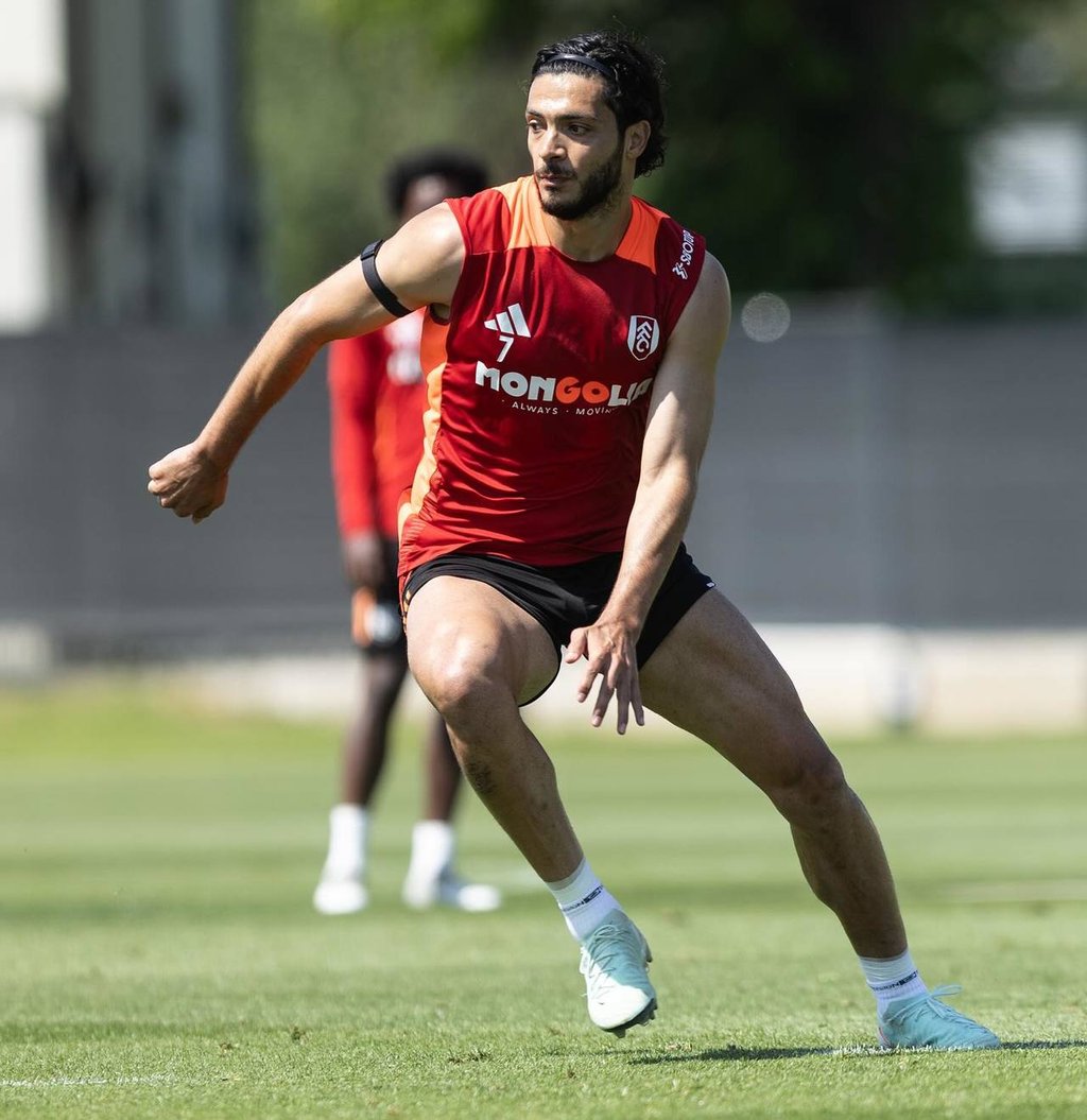 Se queda. Raúl Jiménez se quedará en el futbol de Inglaterra con el Fulham, que le firmó por otro año.