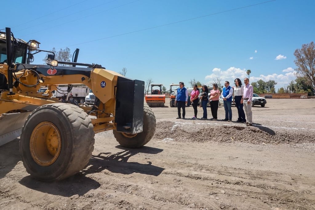 Cambio. La pavimentación de la calle Herrera y Calzada del Ferrocarril contribuye a mejorar el entorno, confirmó el alcalde Bonifacio Herrera.