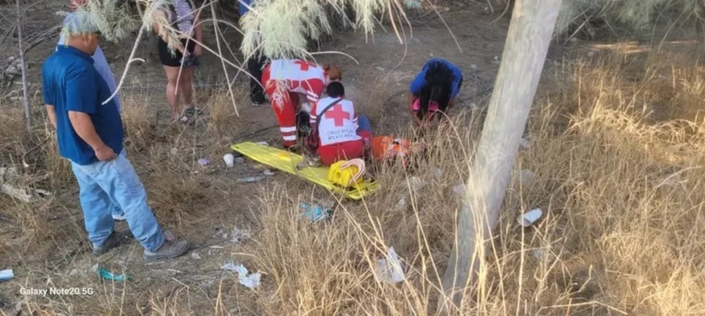 Situación. En Gómez Palacio. un motociclista se impactó en la parte trasera de una camioneta y terminó lesionado.