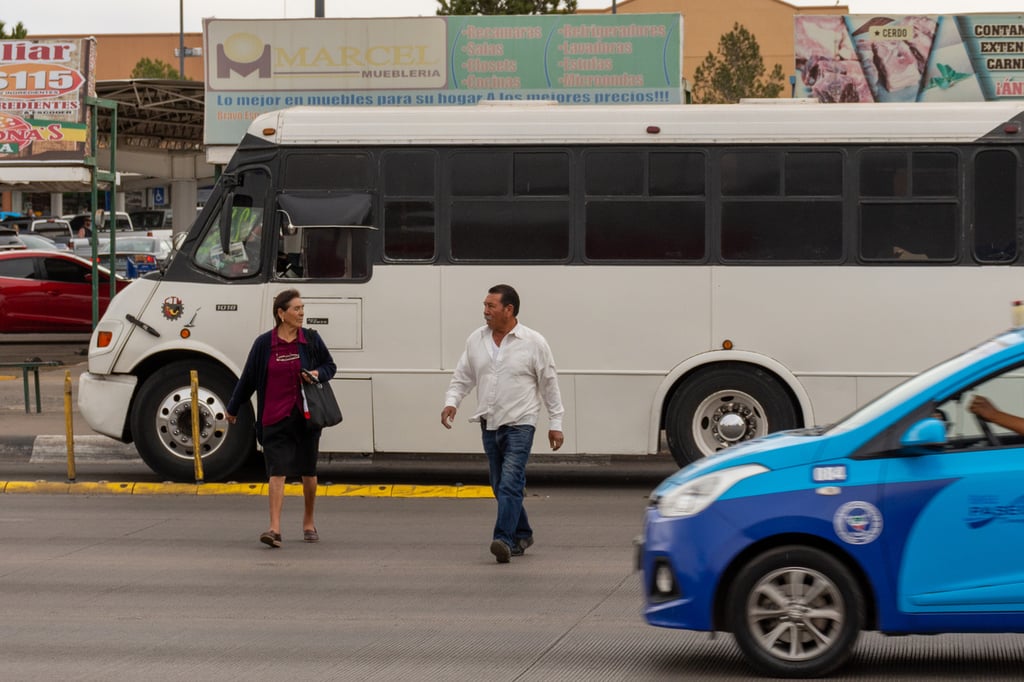 Movilidad. No solo los conductores, personas a pie, ciclistas y personas con discapacidad presentan dificultad al transitar.