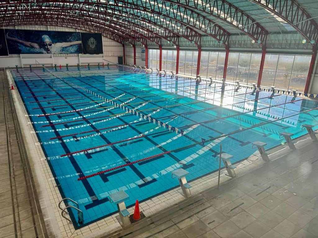 Rehabilitación. Desde febrero se cerró la alberca para que iniciará con el proyecto de renovación integral; hasta la fecha siguen los trabajos en el lugar.