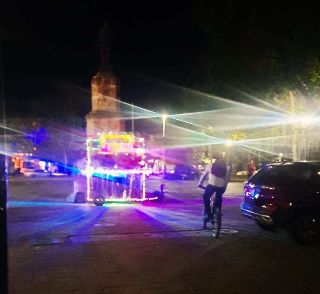 Comerciante. A pesar de la simpatía que estaba generando en su venta, es necesario que tramite el permiso.