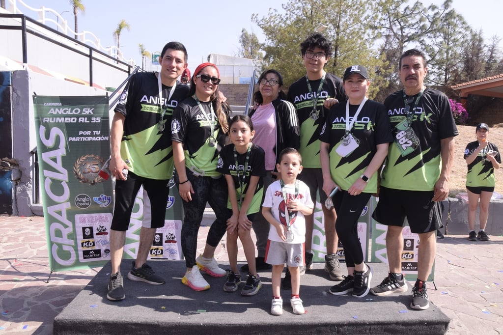 Colegio festeja con una carrera