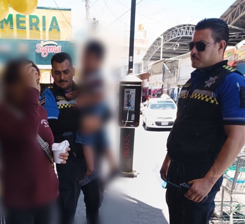 Acción. Policías municipales resguardaron a un pequeñito de 5 años que deambulaba solo por el Centro de Durango.