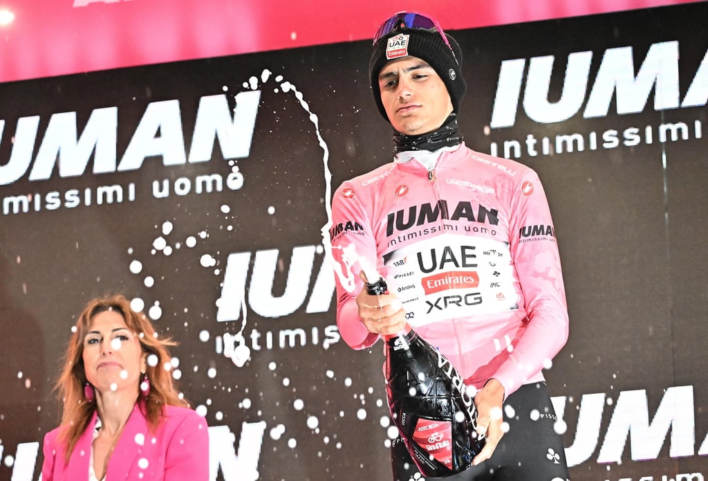 Objetivo. Del Toro tratará de mantener la maglia rosa, que ahora viste con una diferencia de 1.13 minutos sobre su compañero español Juan Ayuso.