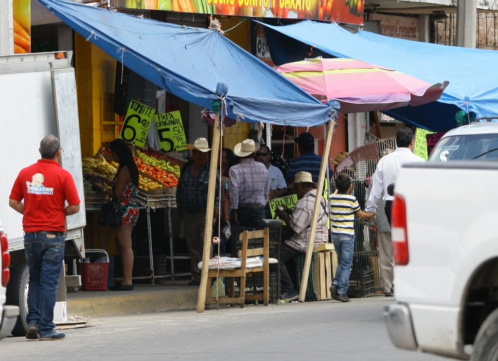 Reglamento. El tamaño de los espacios se debe respetar, pero algunos comercios se extienden hasta más de 6 metros.