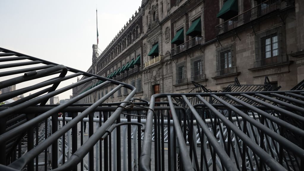 Sin bloqueos de la CNTE, amanece Palacio Nacional