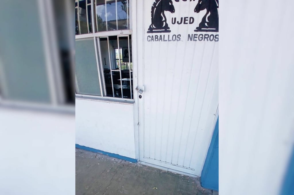 Bloquean a equipo de ajedrez del CCH-UJED en su misma institución